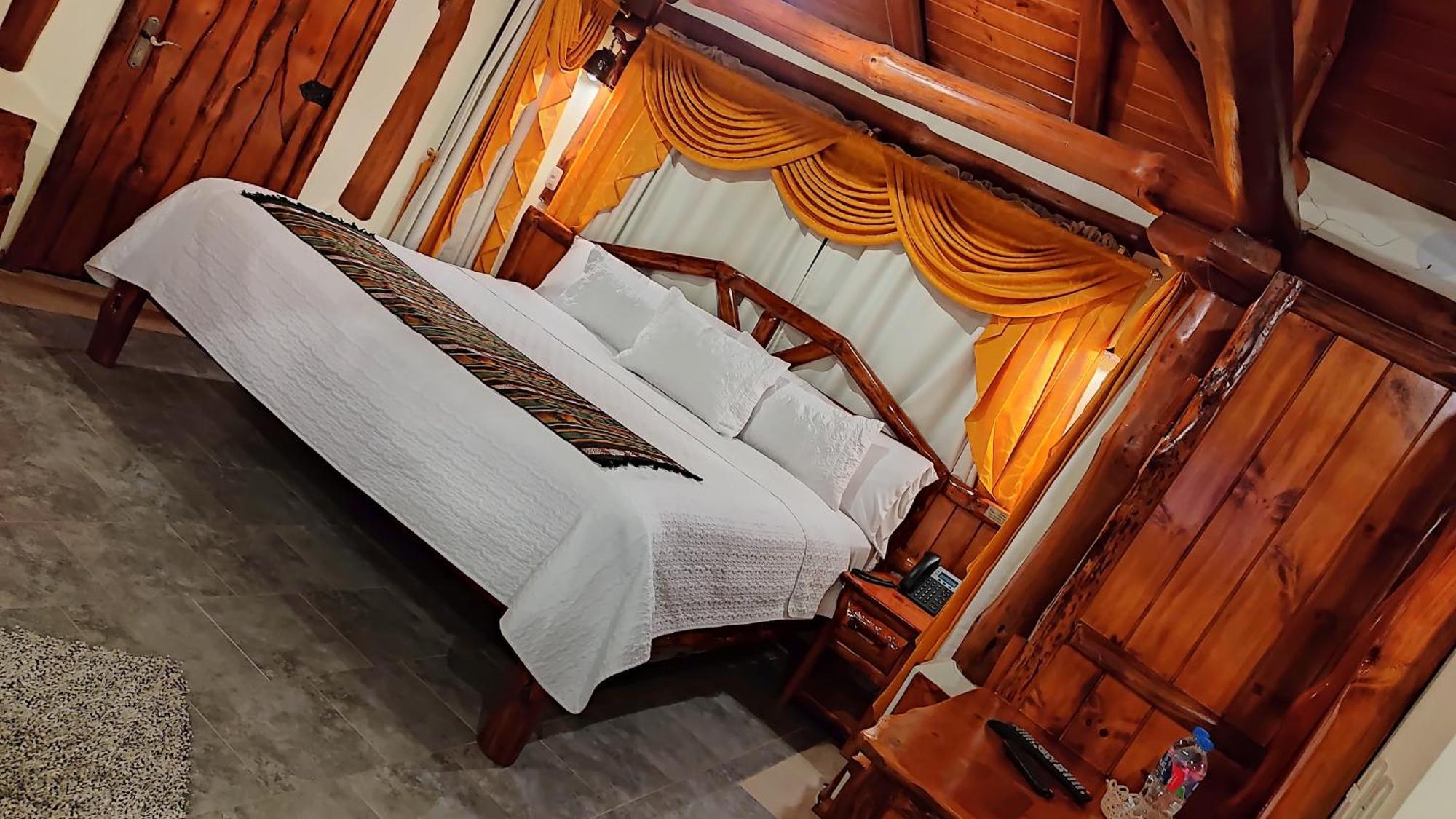 Hotel Maderanegra By Huasicama Latacunga Bilik gambar